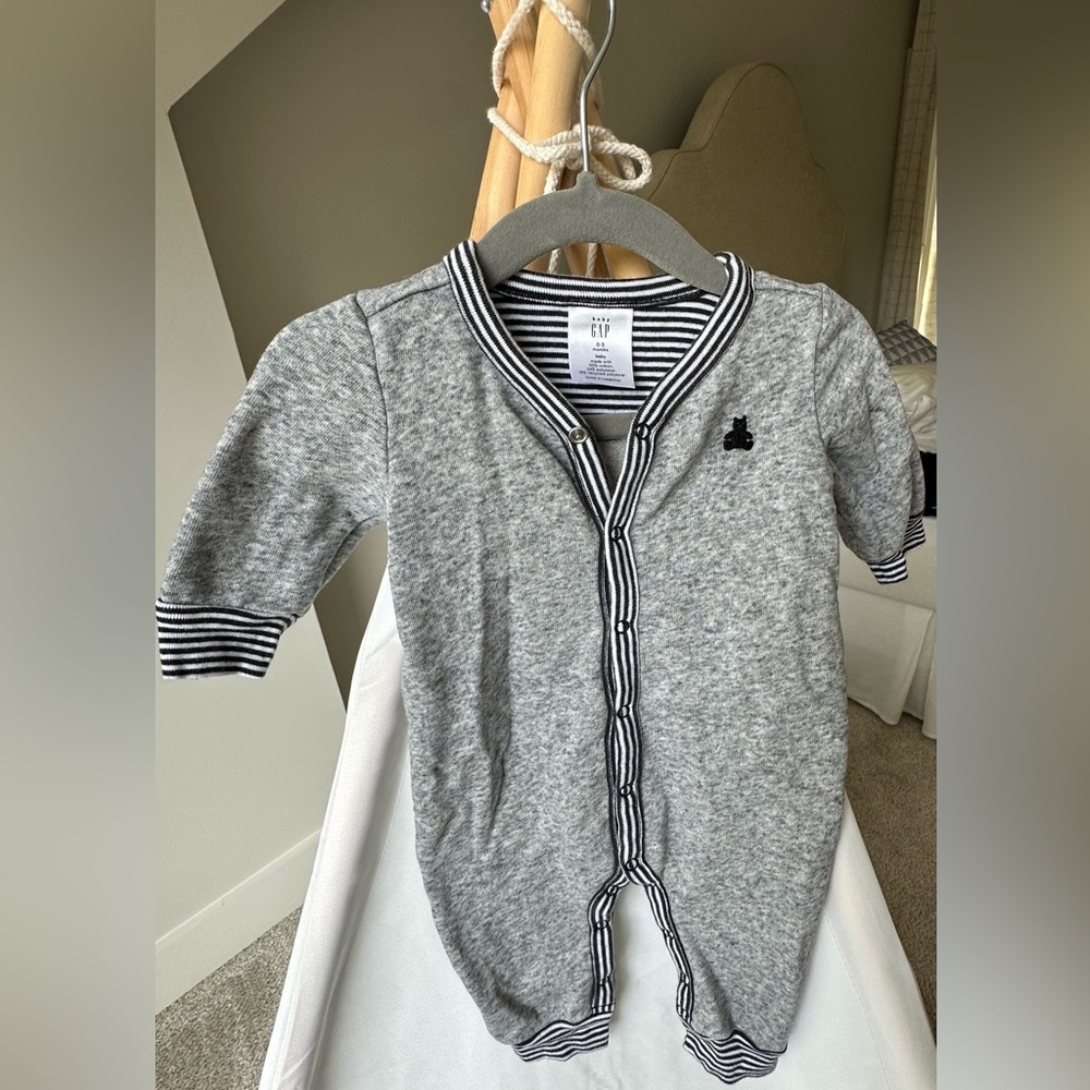 BABY GAP romper